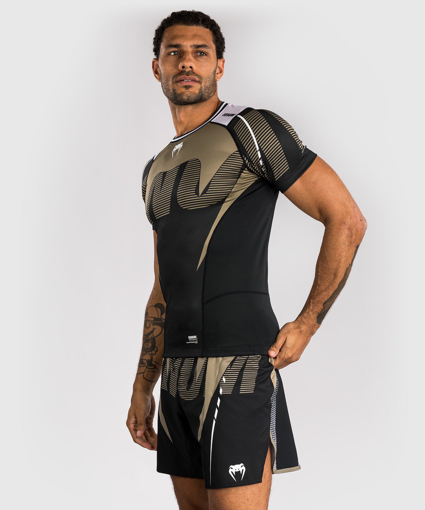 Venum Adrenaline Rashguard Manga Corta – Negro/Beige