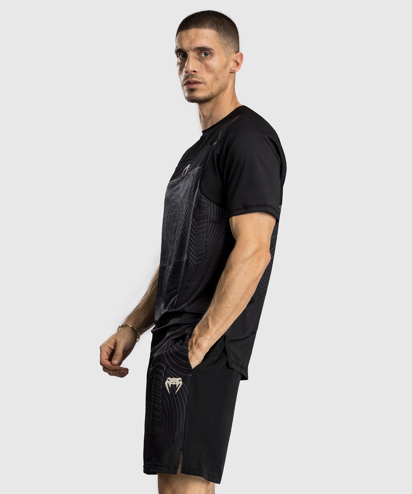 T-Shirt Dry-Tech Venum G-Fit Air pour Hommes - Noir Intense/Sable Désert