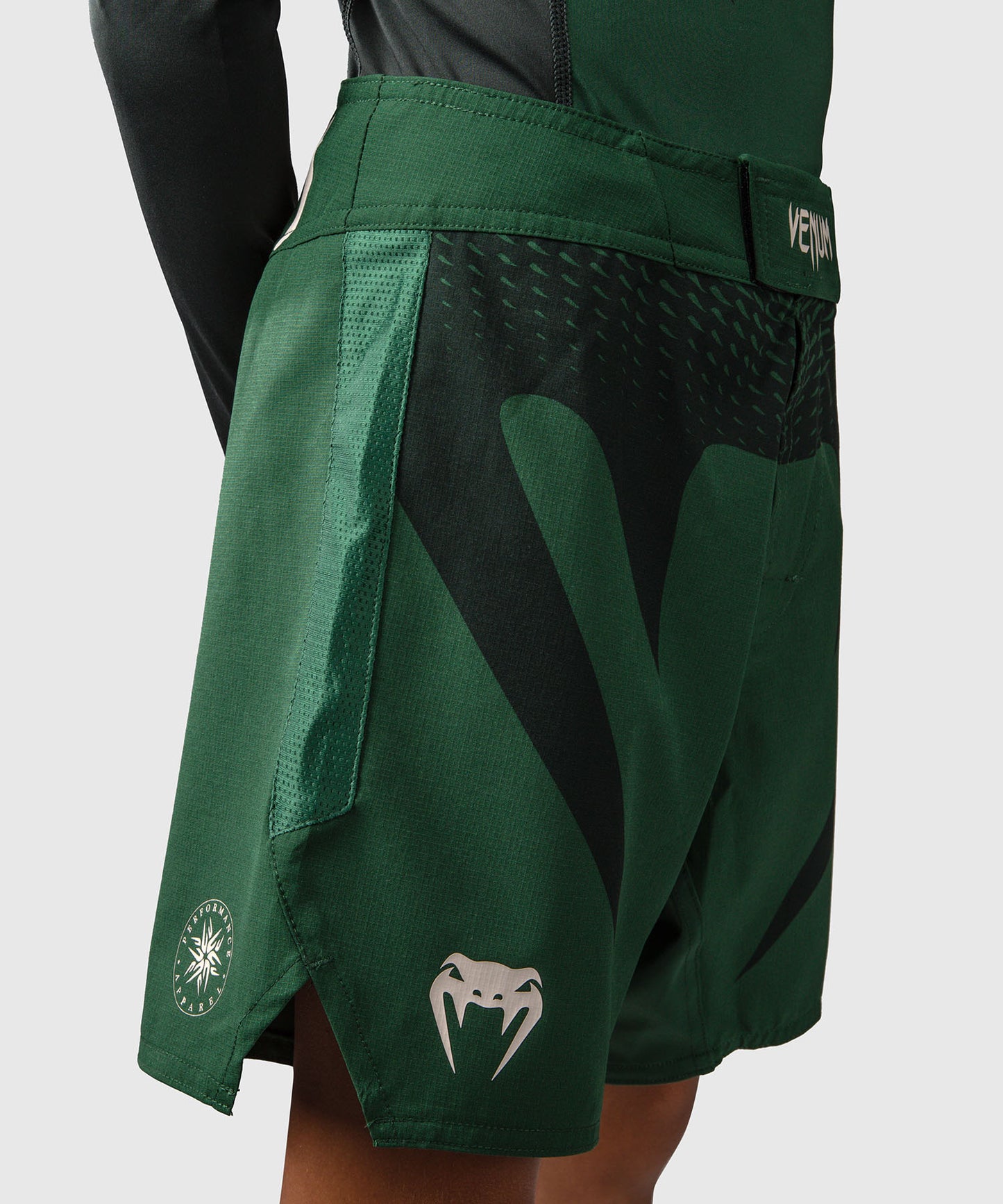 Venum Attack Fightshorts Niños - Verde Bosque/ Blanco Roto