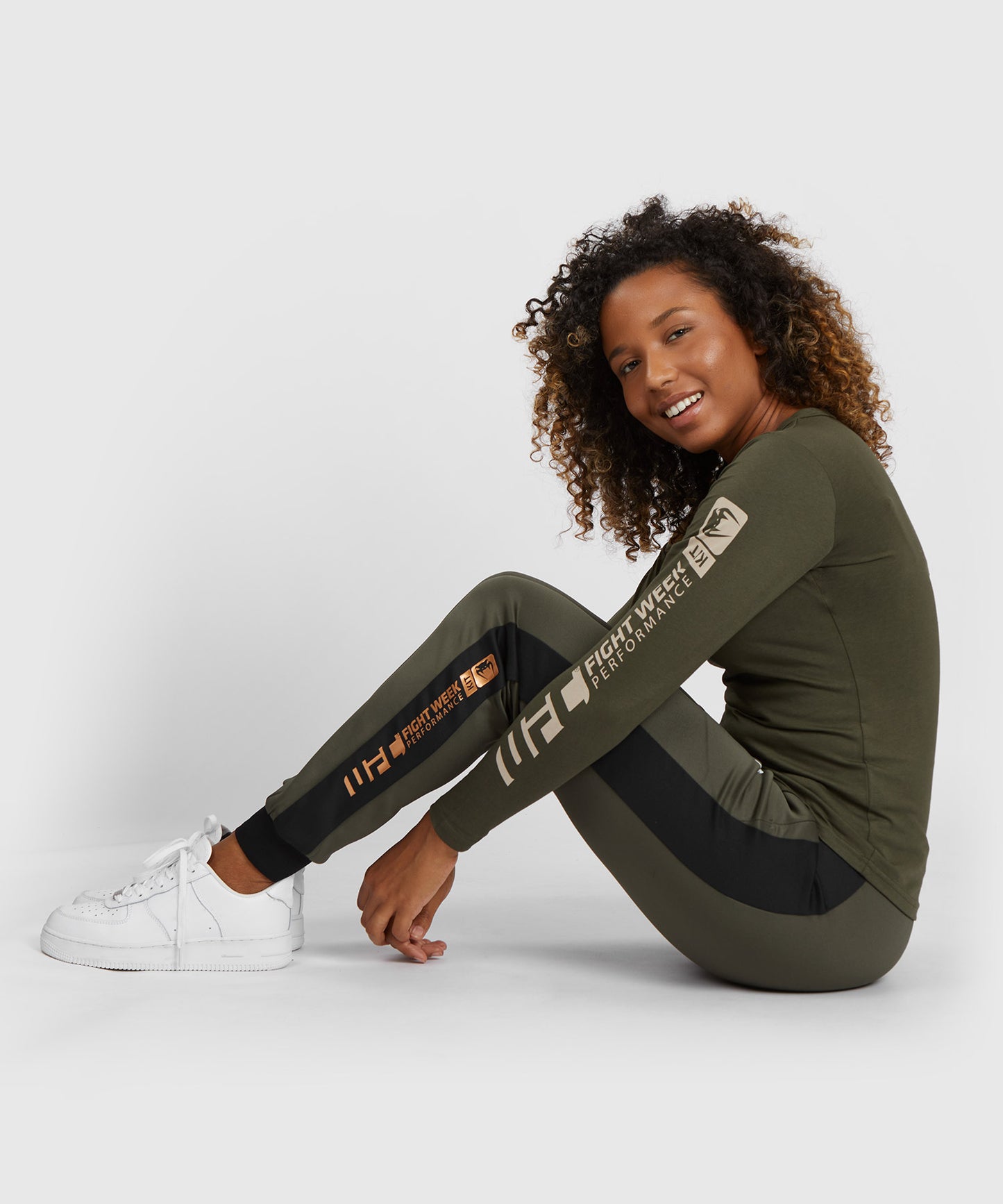 T-shirt à manches longues en coton pour Femmes UFC Adrenaline by Venum Fight Week - Kaki/Bronze