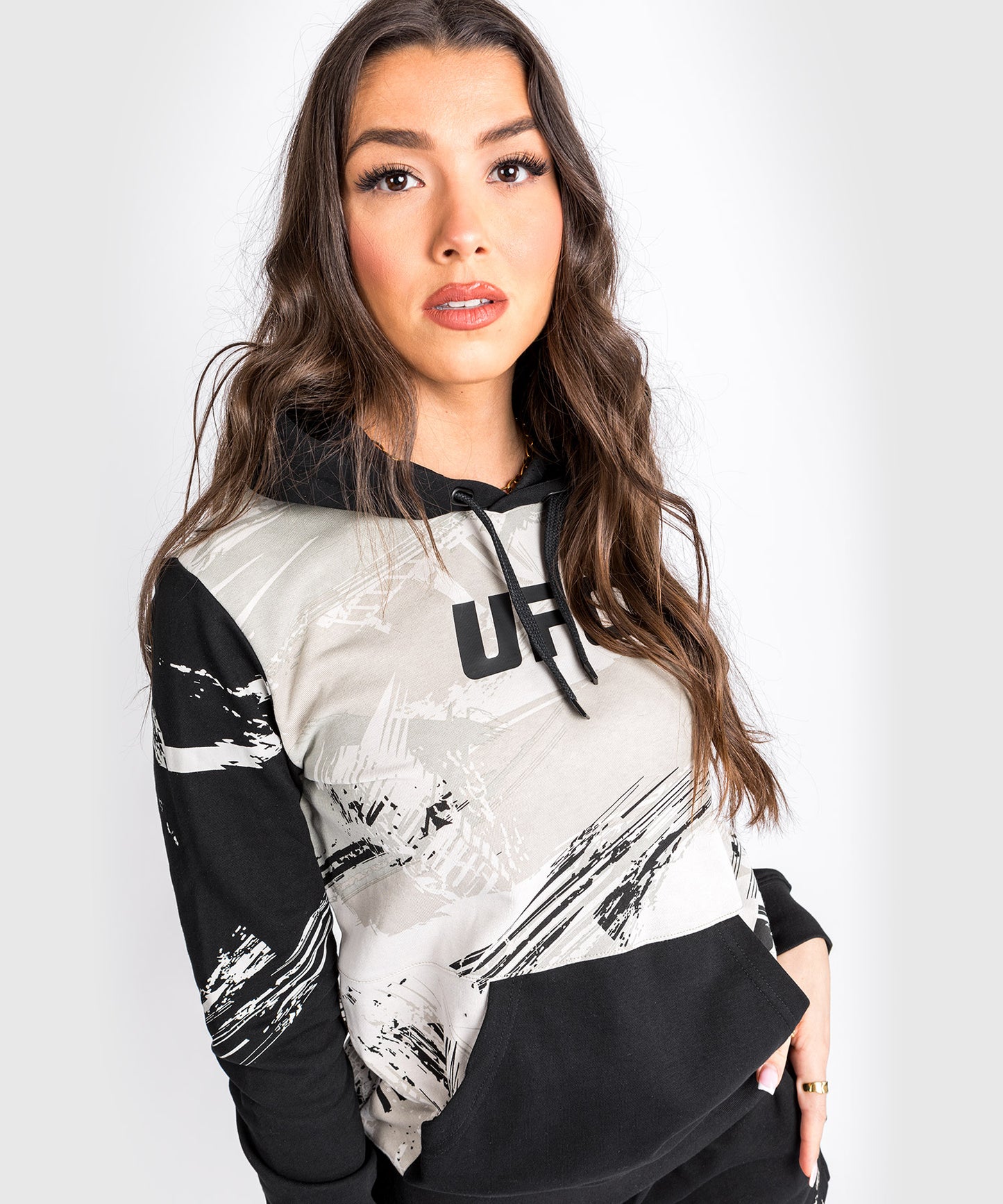 Sweatshirt à capuche pour Femmes UFC Venum Authentic Fight Week 2.0 - Sable/Noir