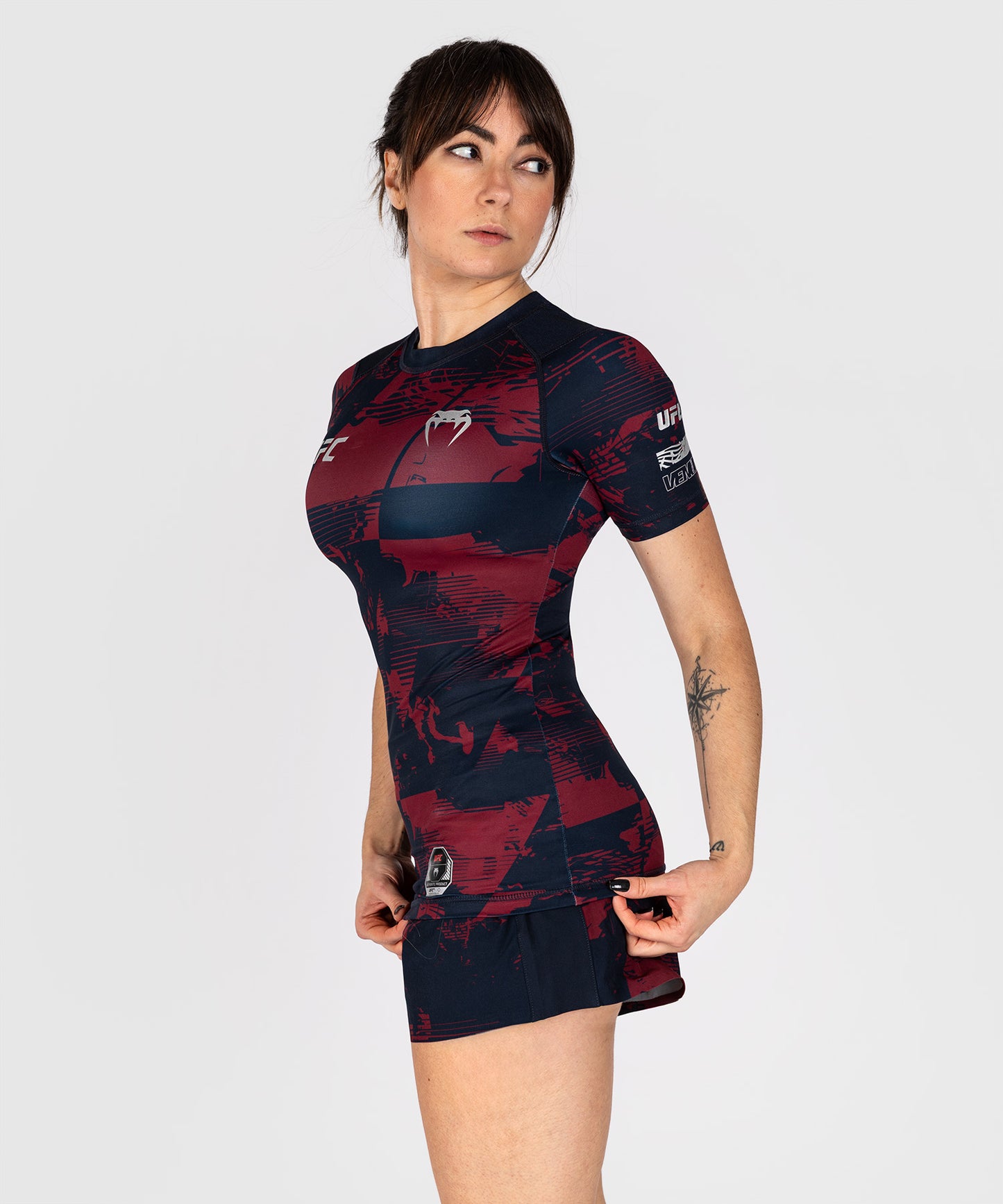 UFC Zenith by Venum Authentic Fight Week Rashguard de manga corta Performance Mujer - Azul marino/Burdeos/Plateado