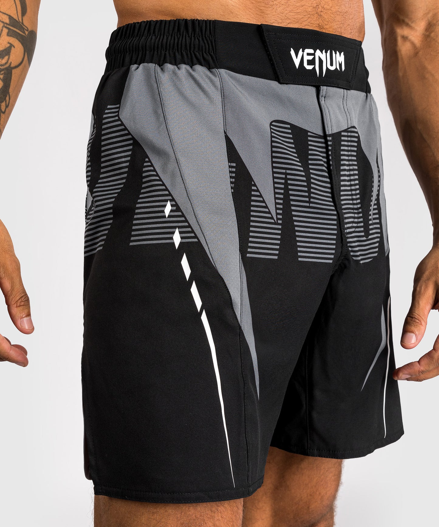 Venum Adrenaline Pantaloncini da combattimento – Nero/Grigio Argento