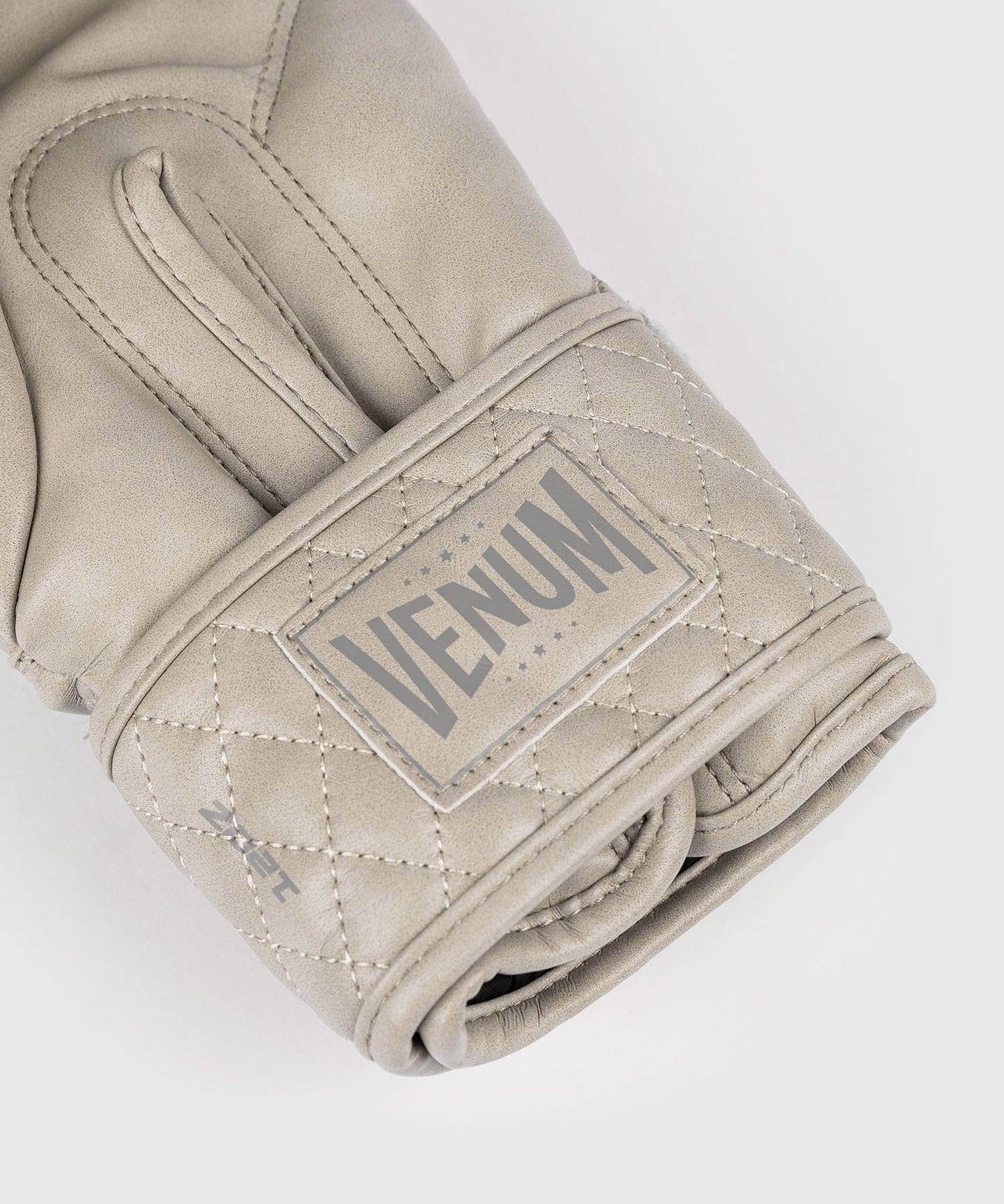 VENUM Impact Classic Boxing Gloves - Ivory