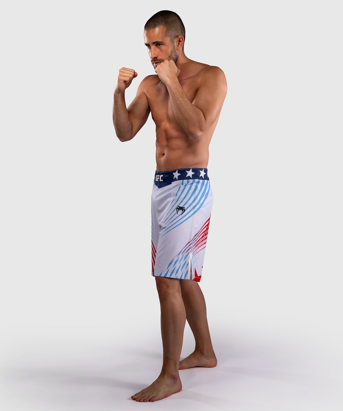 Official UFC Freedom 250 by Venum Authentic Fight Night Fight Shorts de ajuste largo para hombre - Blanco