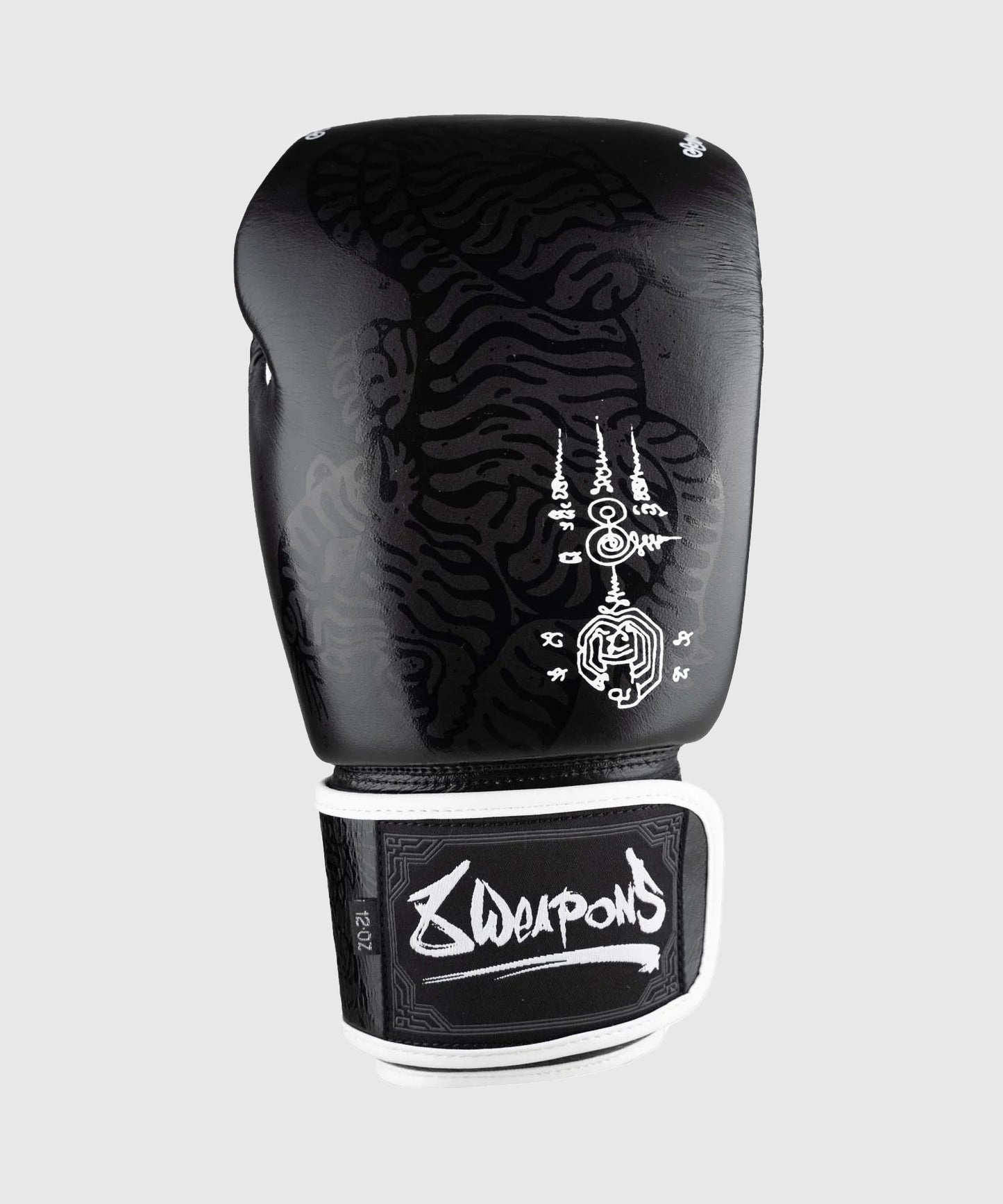 8 Weapons Sak Yant Big Tiger Guantes de Boxeo - Negro/Negro