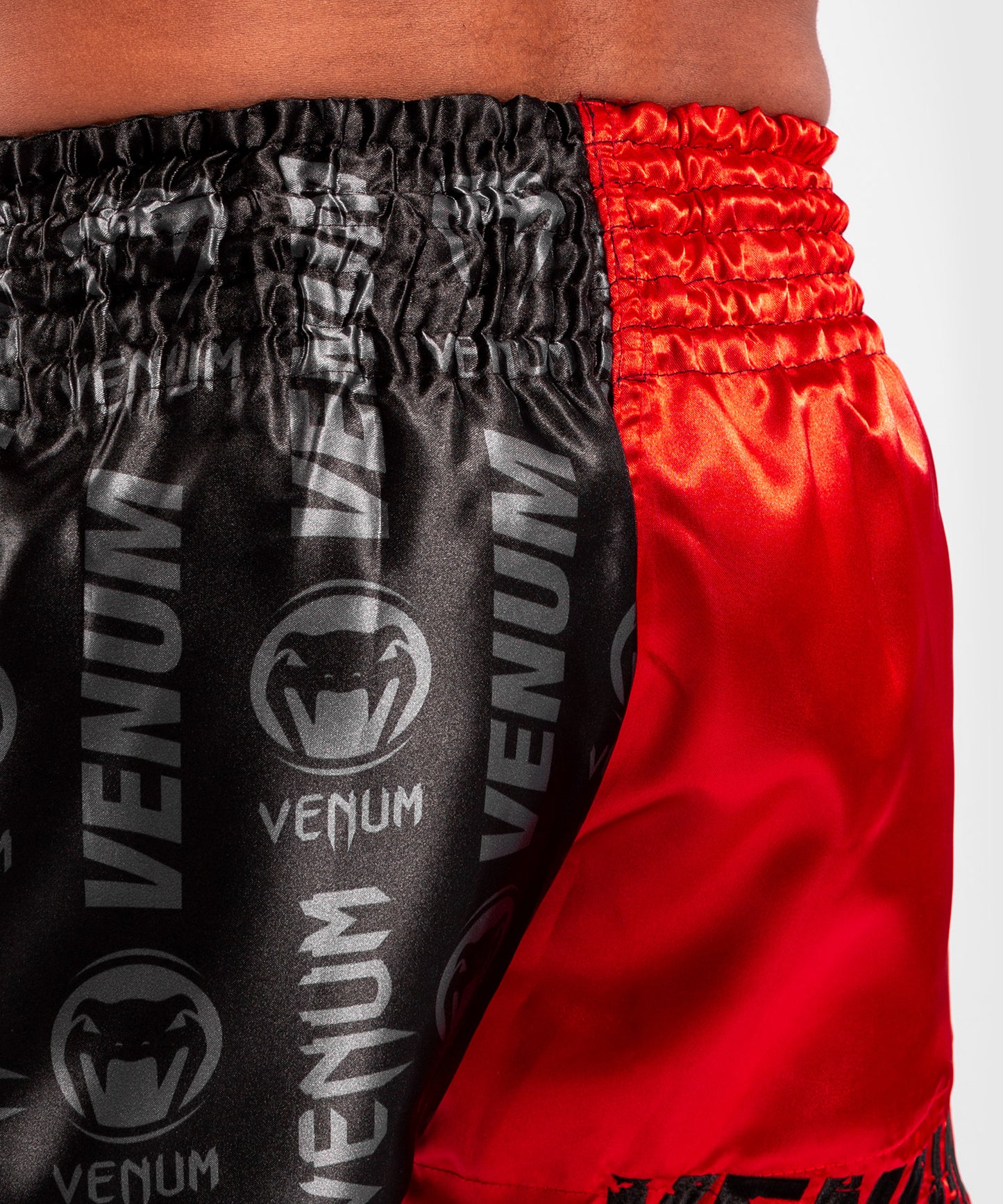 Venum Logos Muay Thai Shorts - Schwarz/Rot