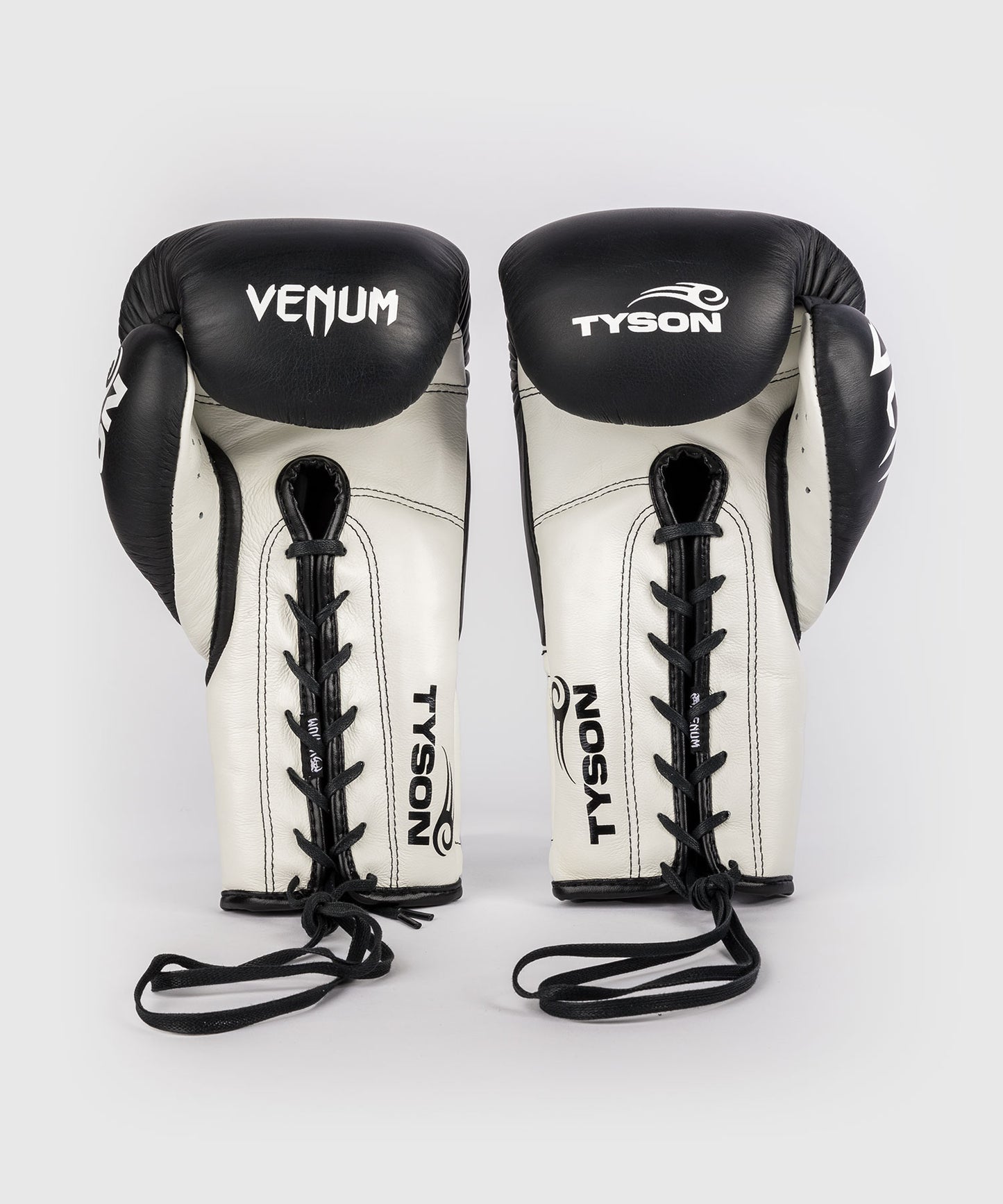 Guantoni da boxe Venum X Mike Tyson Pro con lacci - Nero/Bianco