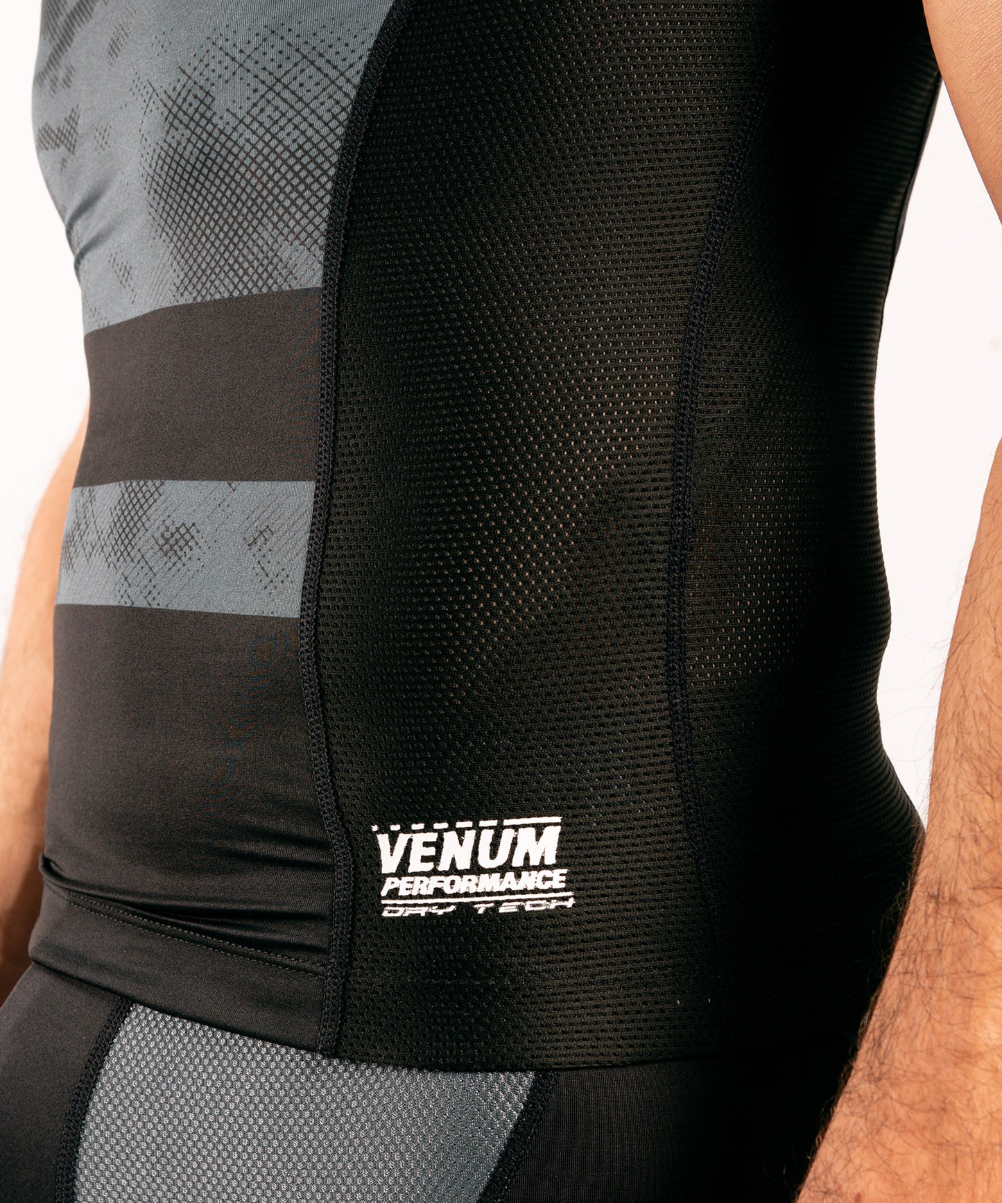Venum Sky247 Rashguard - Short Sleeves