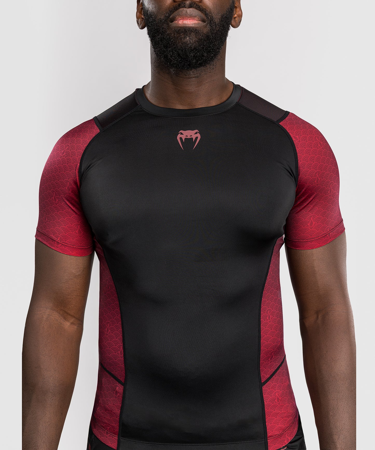 Men's Venum x Assassin's Creed: Shadows Short Sleeve Rashguard - Bordeaux/Black