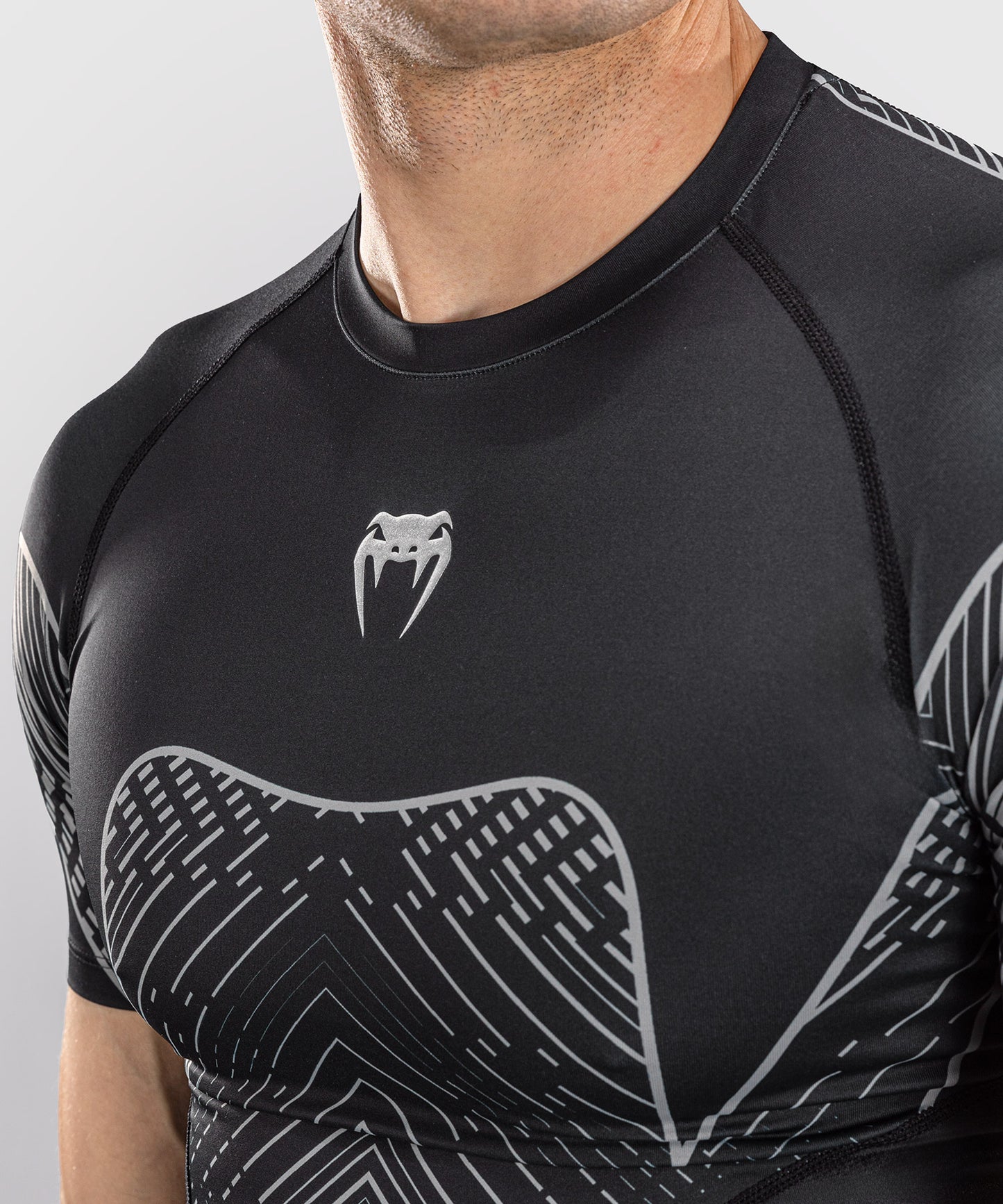 Venum Midnight Fury Rashguard Manga Corta – Negro/Gris/Plata