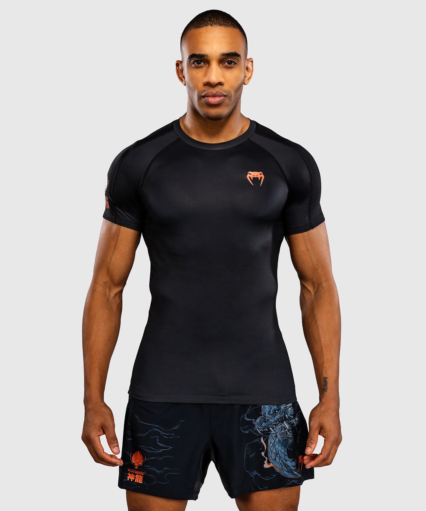 Venum Thunder Dragon Rashguard Manga Corta – Negro/Gris/Cobre