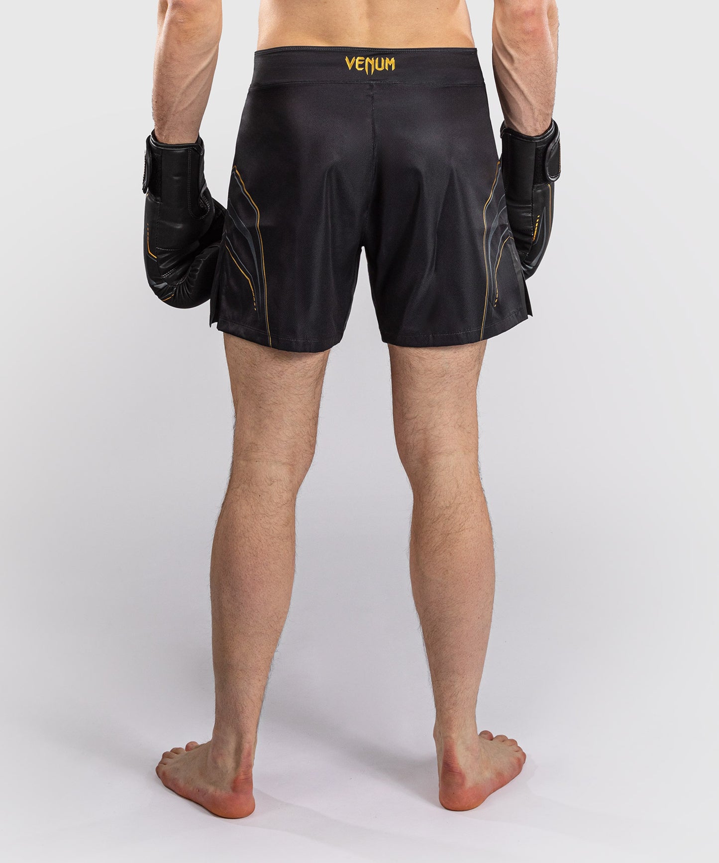 Venum Streamline Fightshorts - Black/Gold