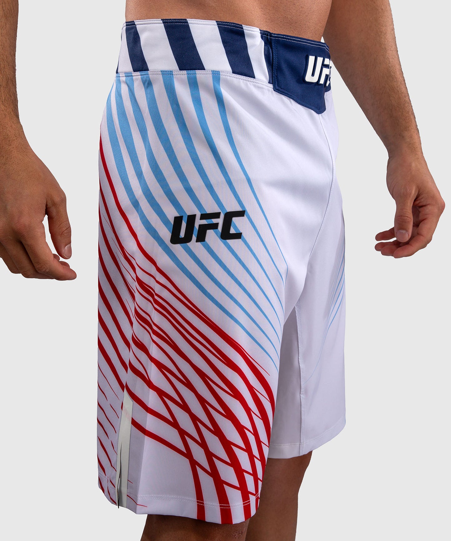 Official UFC Freedom 250 by Venum Authentic Fight Night Fight Shorts de ajuste largo para hombre - Blanco
