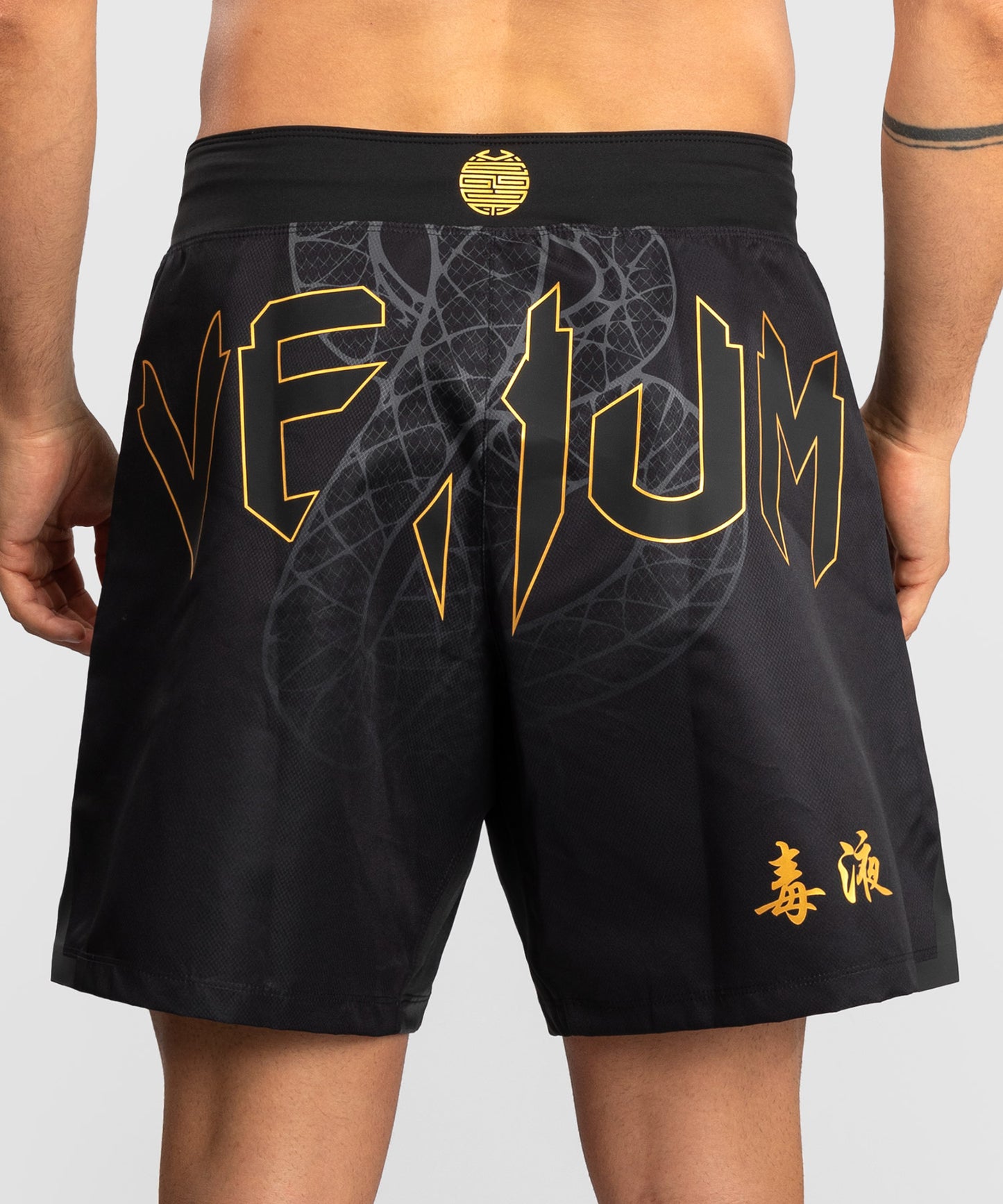 Short de Combat Venum Serpenti – Noir/Argent/Or