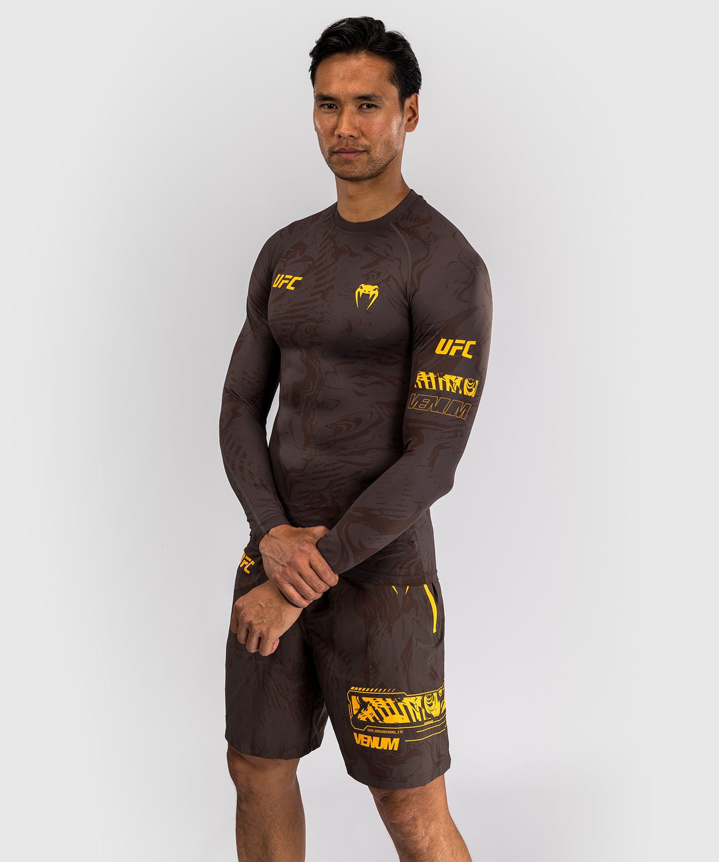 UFC Fusion by Venum Fight Week Rashguard de Manga Larga de Rendimiento para Hombre - Marrón tierra