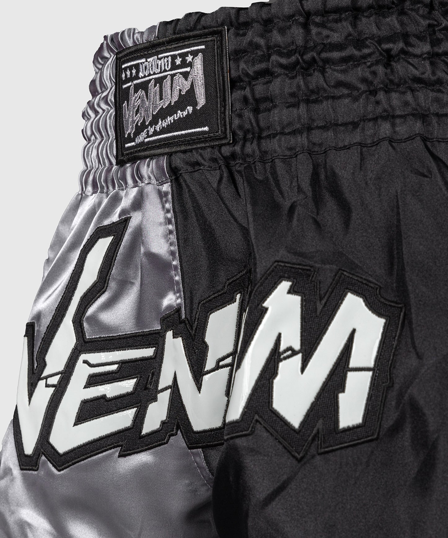 Venum Inferno 2.0 Muay Thai Shorts - Grau/Schwarz