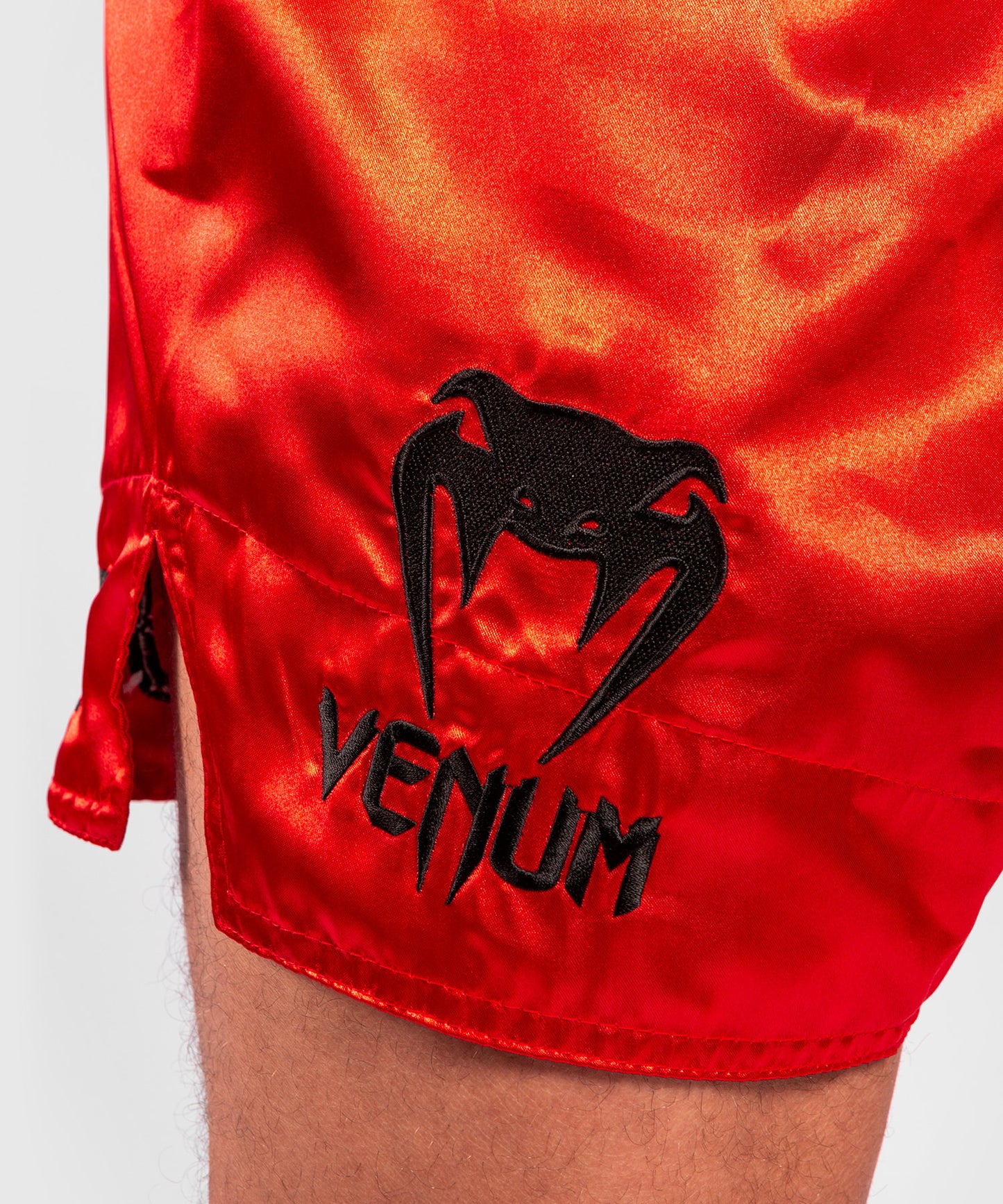 Venum Logos Muay Thai Shorts - Schwarz/Rot