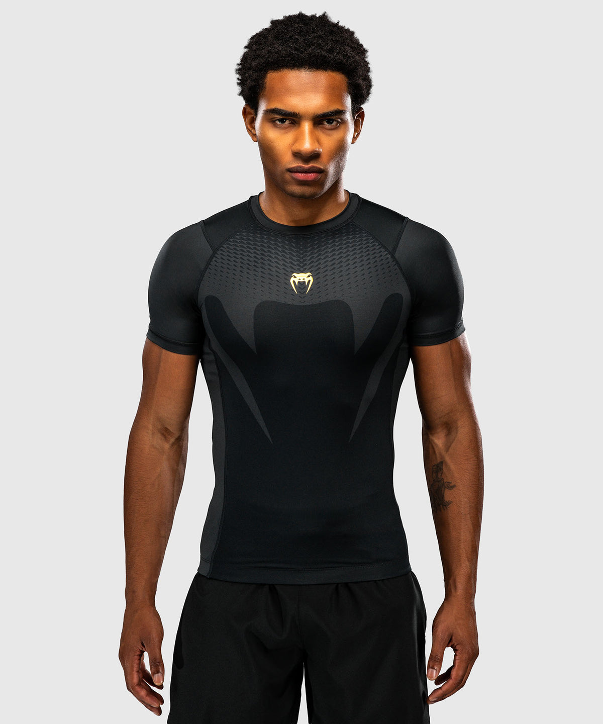 Rashguard manches courtes Venum Attack - Noir/Or