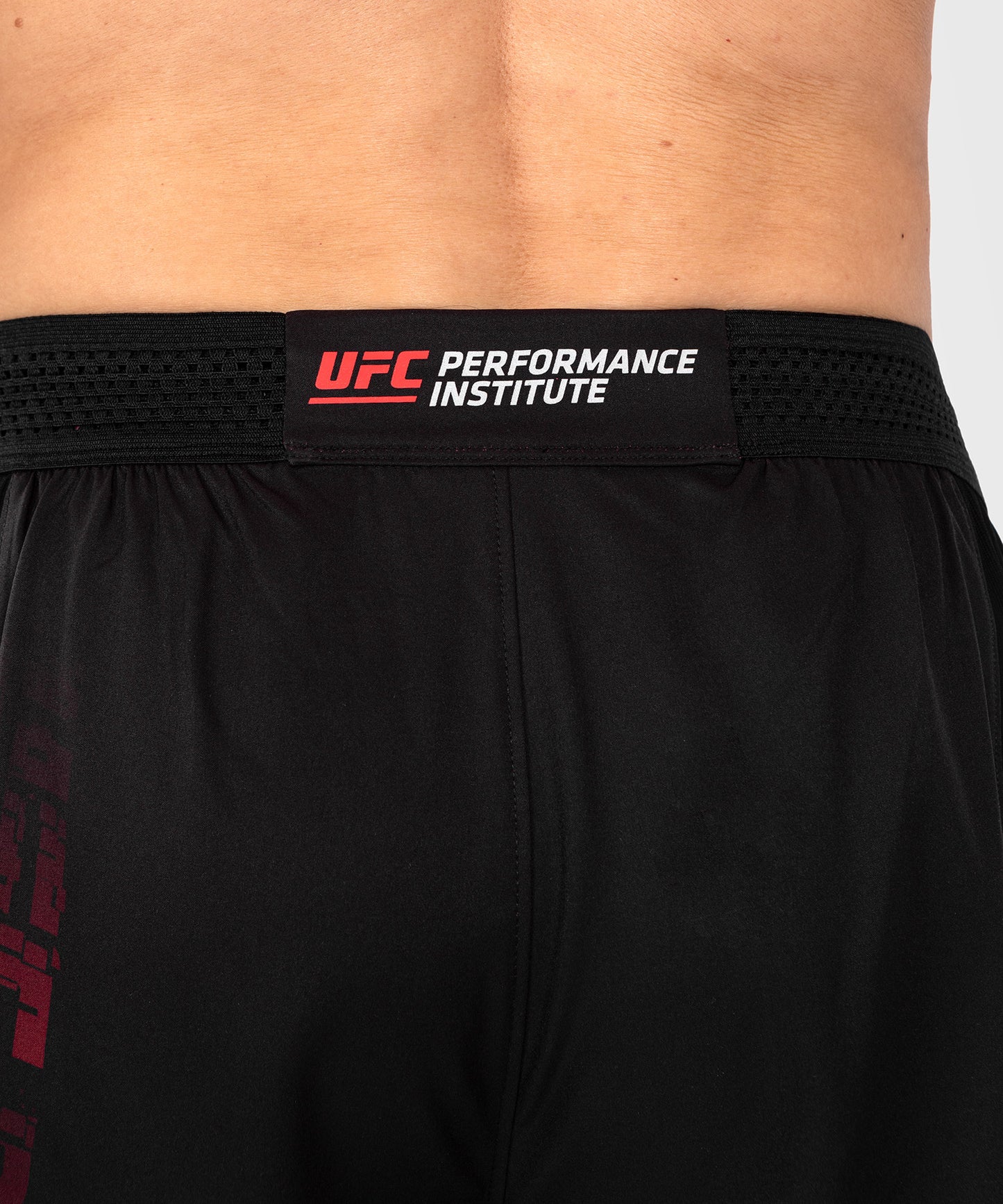Short de performance pour hommes UFC Venum Performance Institute 2.0 - Noir/Rouge