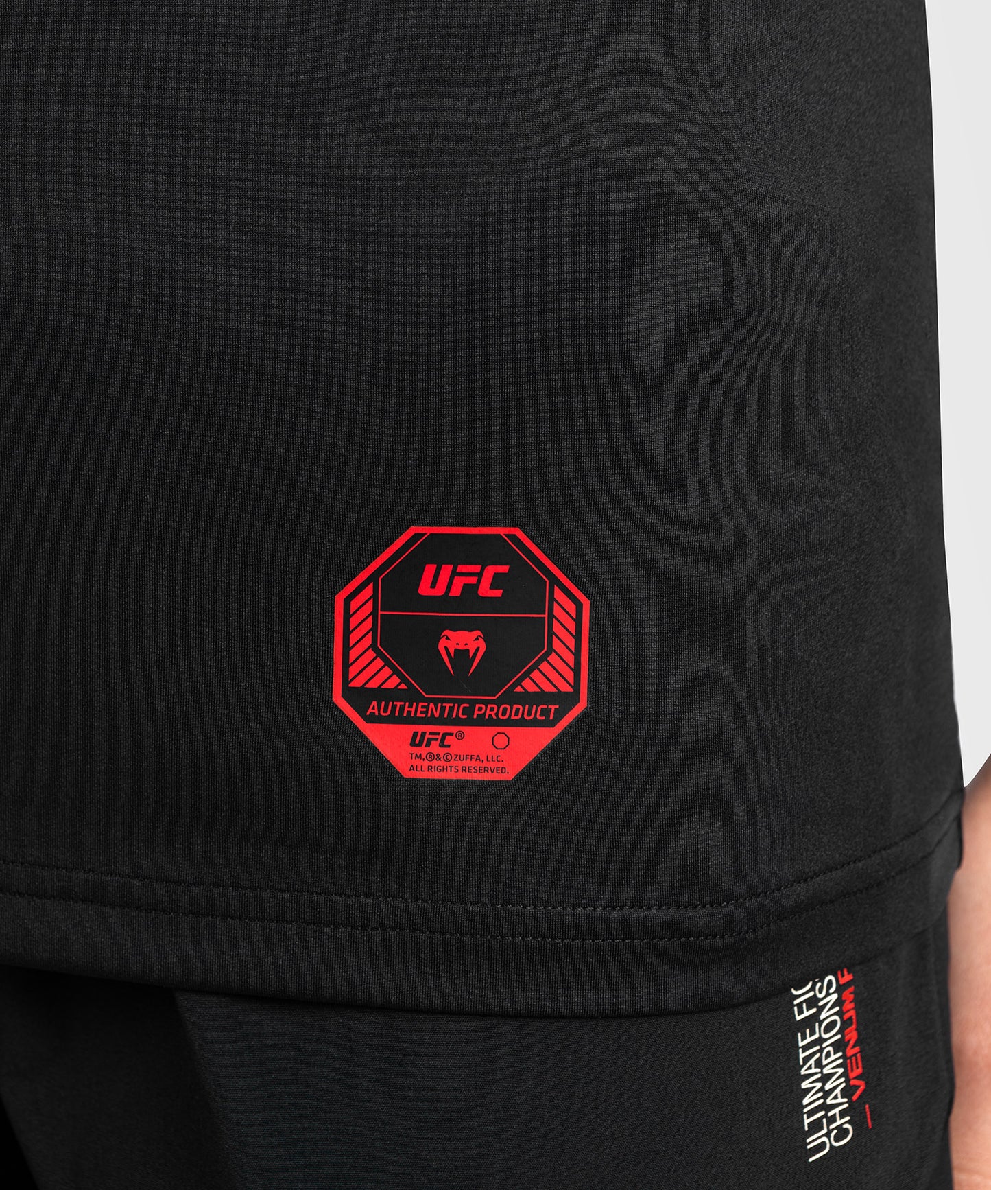 UFC Adrenaline by Venum Fight Week Women's Dry-Tech T-Shirt - Schwarz