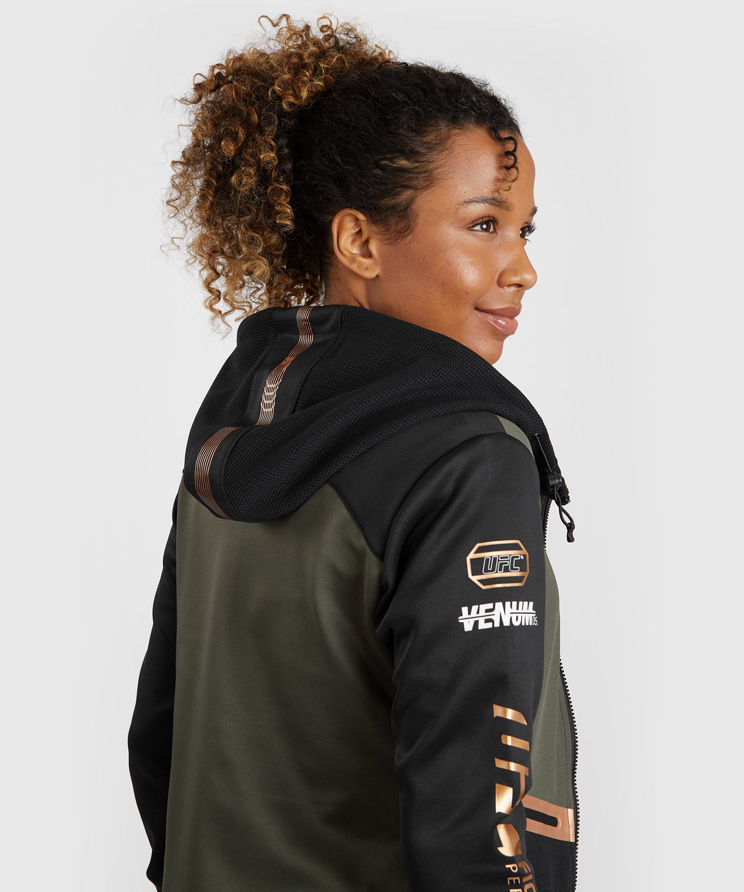 Sweatshirt zippé à capuche pour Femmes UFC Adrenaline by Venum Fight Week - Kaki/Bronze