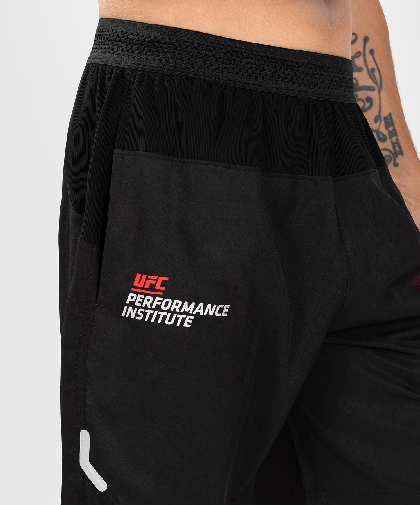 Short de performance pour hommes UFC Venum Performance Institute 2.0 - Noir/Rouge