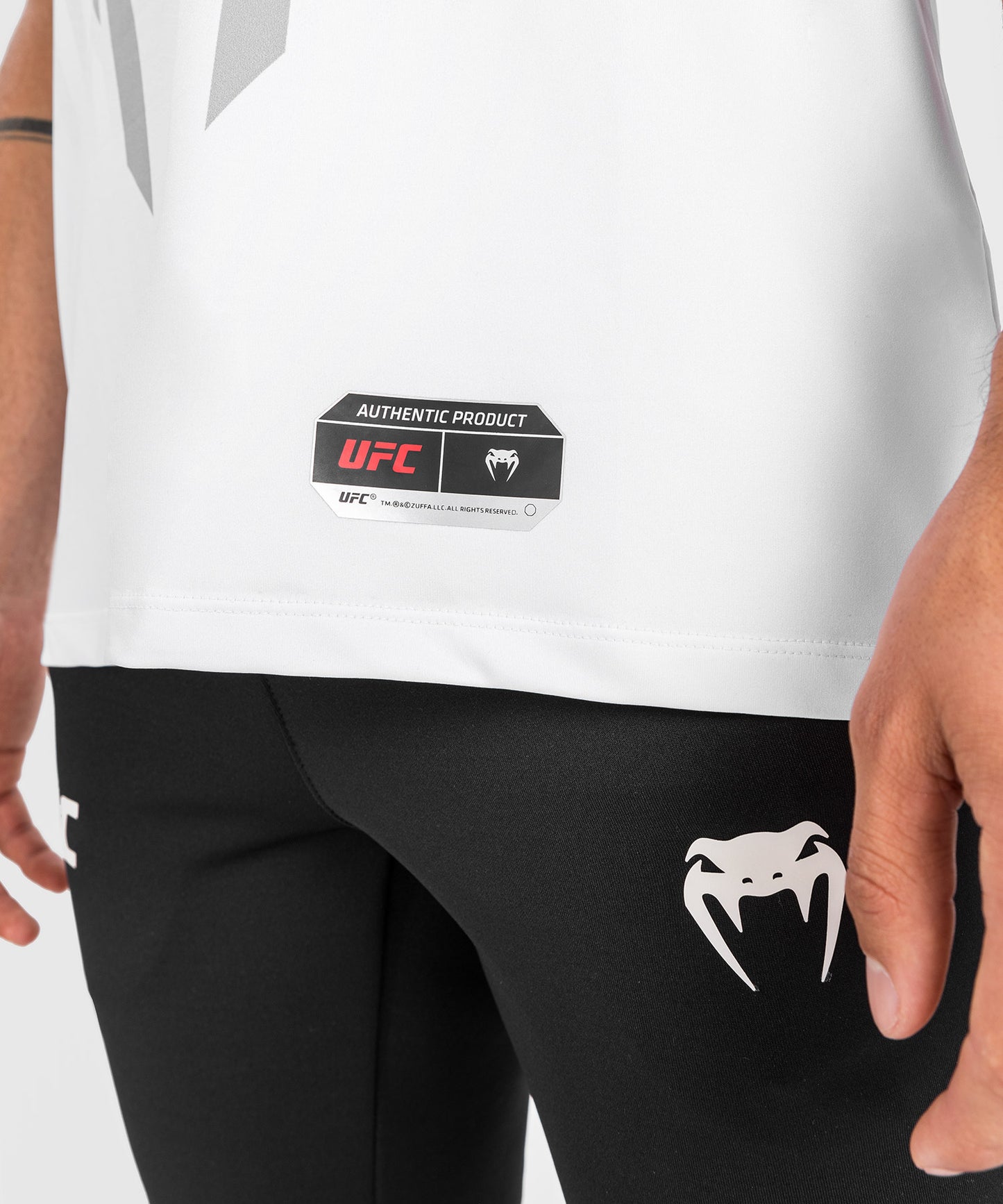 Venum Authentic Fight Night 2.0 UFC Männer Technisches T-Shirt - Weiß
